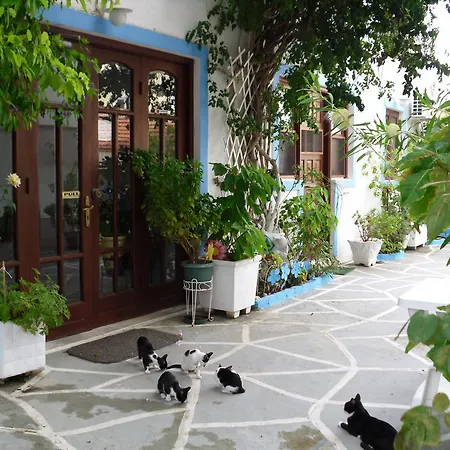 Mertonas Hotel apartamentowy Karpatos